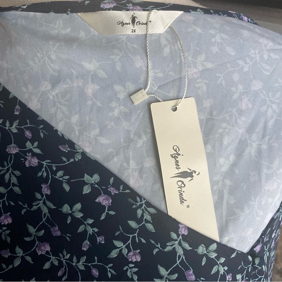 NWT-AGNES ORLINDA-WOMENS SIZE 2X-NAVY BLUE WITH LILAC FLOWERSTOP - Picture 6 of 7